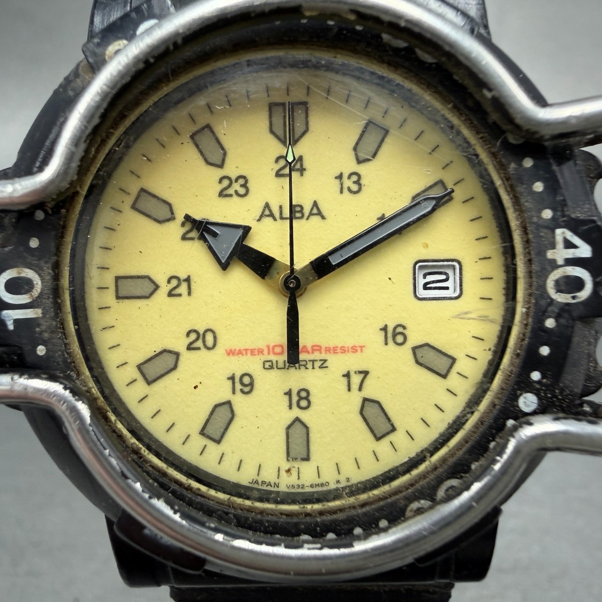 Seiko ALBA Dive Watch Men 38mm Cream Dial Black Tone Date Round