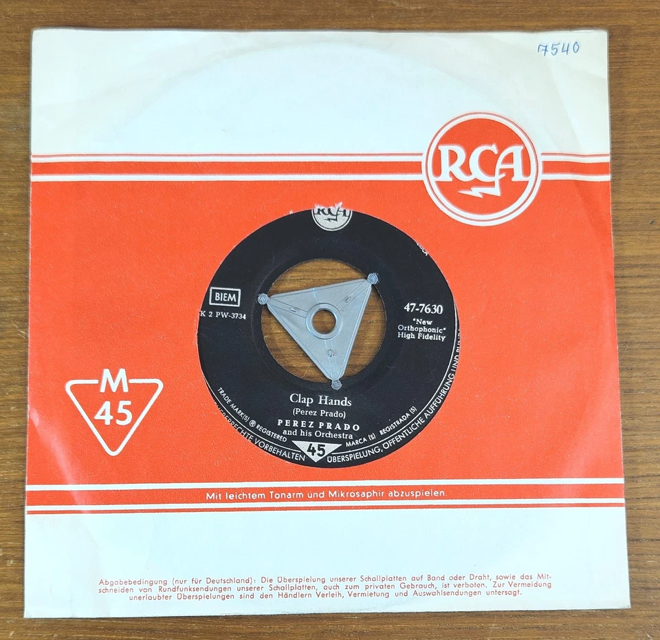 PEREZ PRADO "Clap Hands / Divina" german EX 1950s RCA 47-7630 Easy LATIN POP 45 - Bild 1 von 3