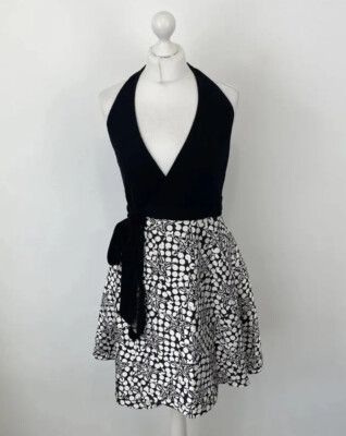 Diane von Furstenberg Amelia Wickelkleid Neckholder schwarz & weiß Punkte Stern Gr. 10