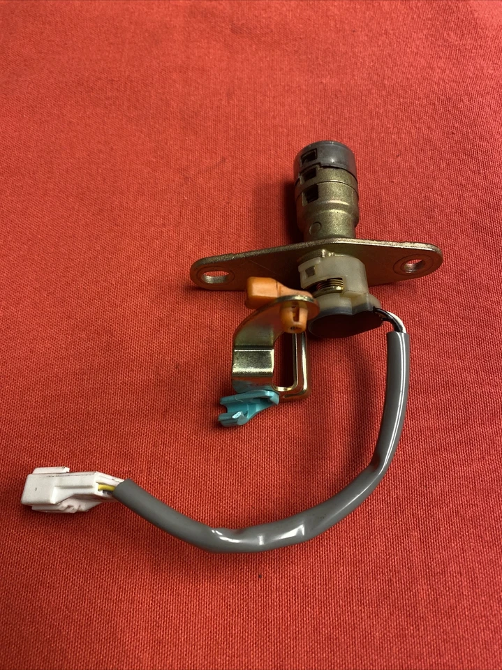 2000 - 2003 英菲尼迪 QX4 后后备箱锁开关原始设备制造商 — 第 3/4 张图片