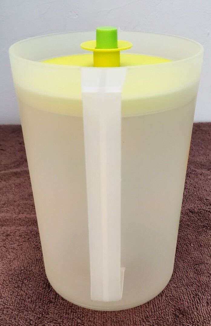 Tupperware 2 qt Pitcher 1676A Lemonade Sheer Lemons Limes Tupperware 2 qt Pitcher 1676A Lemonade Sheer Lemons Limes