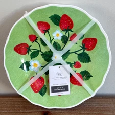 THE FARMHOUSE Set of 4 Strawberry Print 8 Inch Melamine Plates - BNWT