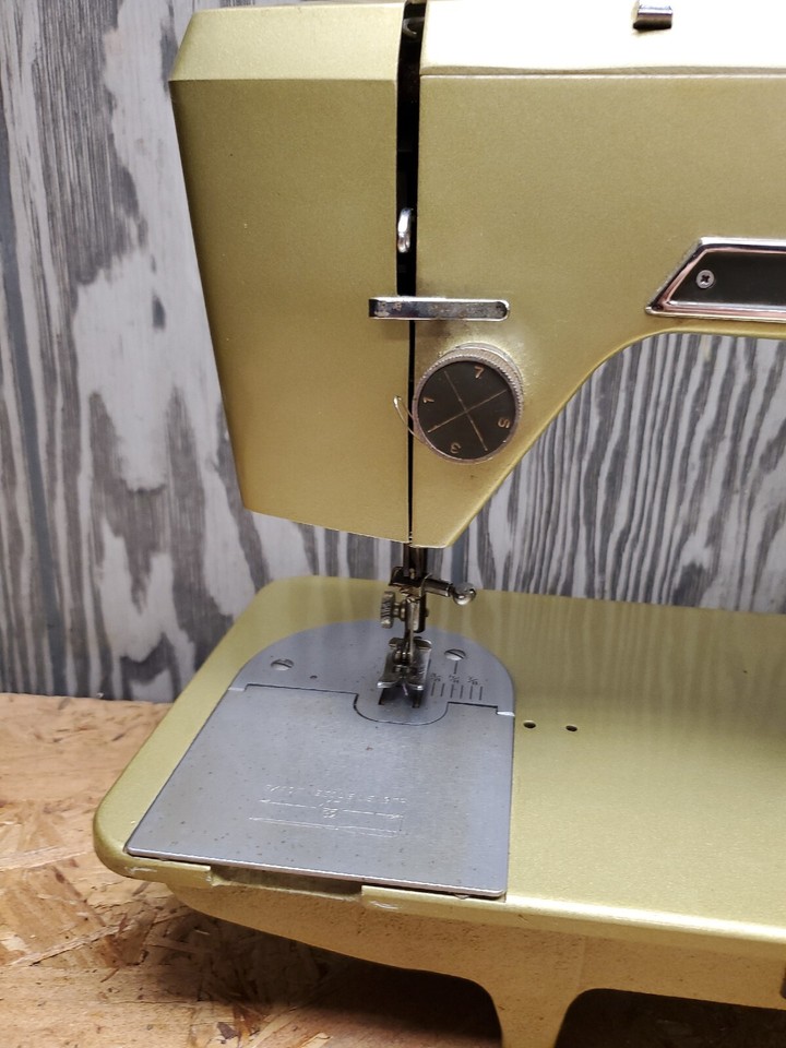 Vintage MCM Signature Montgomery Wards Sewing Machine UHT J277C