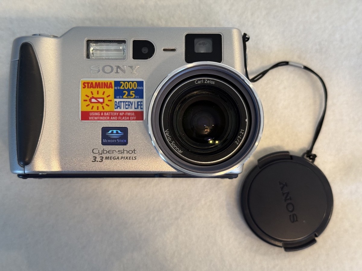 Sony Cyber-Shot DSC-S70 3.3MP, 6x Digital Zoom Battery Charger