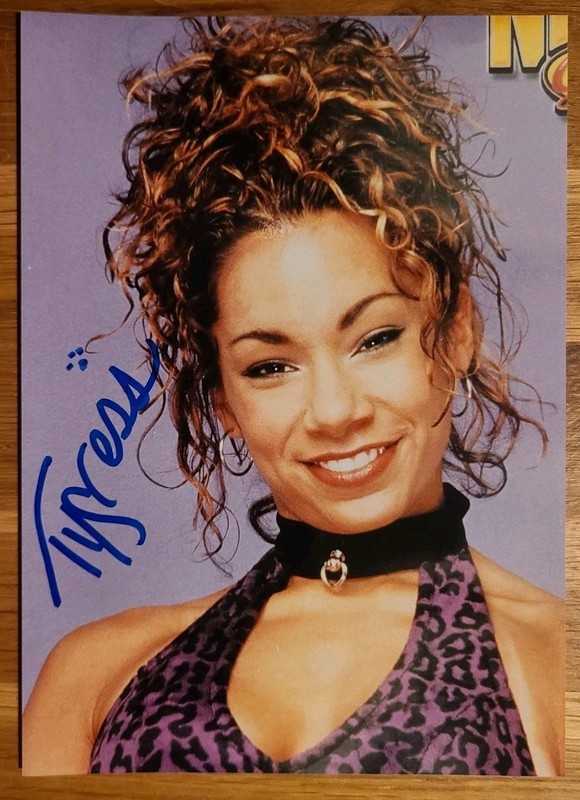 NITRO GIRL TYGRESS signed 5 X 7  photo WCW WWE DIVA WWF professional wrestling