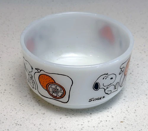 Vintage 1958 Snoopy Anchor Hocking Fire-King Milk Glass Small Bowl 4.25”