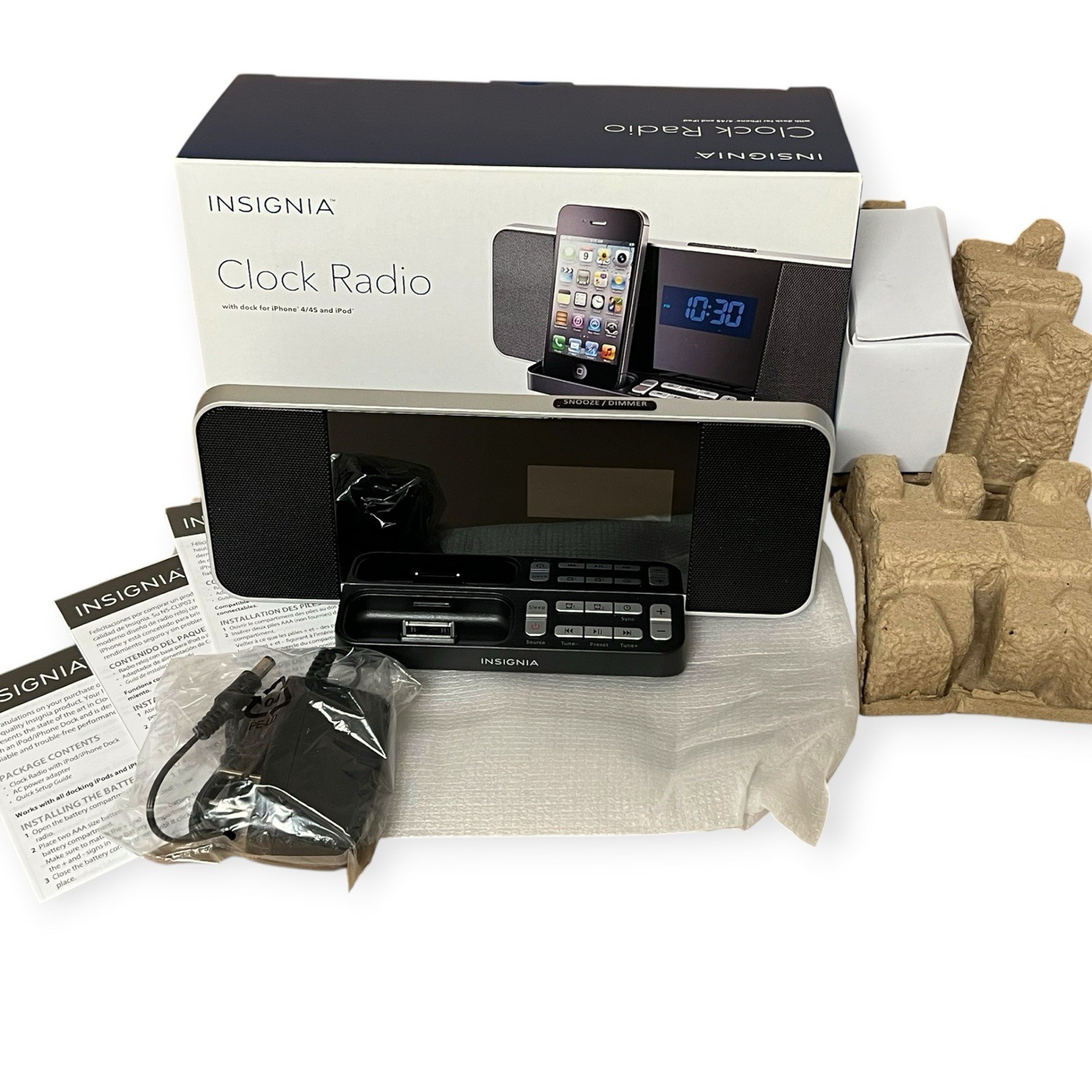 Vintage Insignia NS-clip02 Alarm Clock FM Radio With Dock For IPhone 4 Ipod NOS