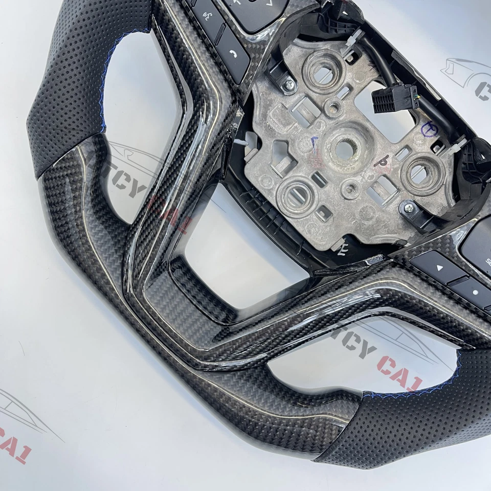 Custom Carbon Fiber Steering Wheel for Isuzu D-Max Dmax 2021-2024 with trim - Image 4 of 4