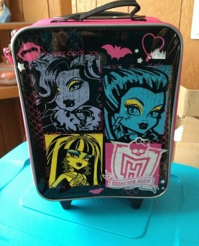 Monster High Rolling Suitcase Doll 