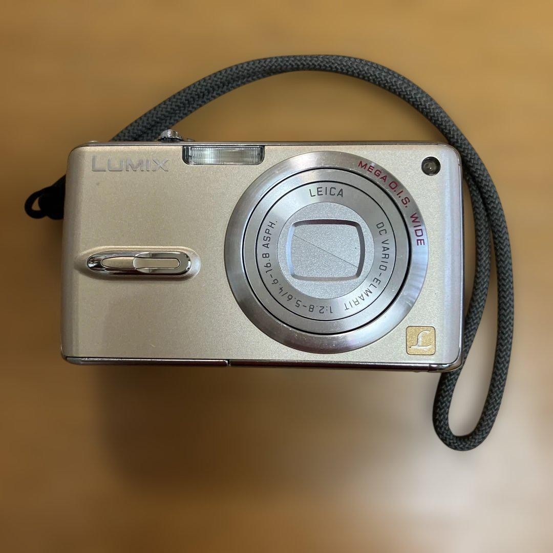 Pansonic LUMIX DMC-FX07 シルバー Panasonic LUMIX DMC-FX07 - Photo Thinking Camera Review