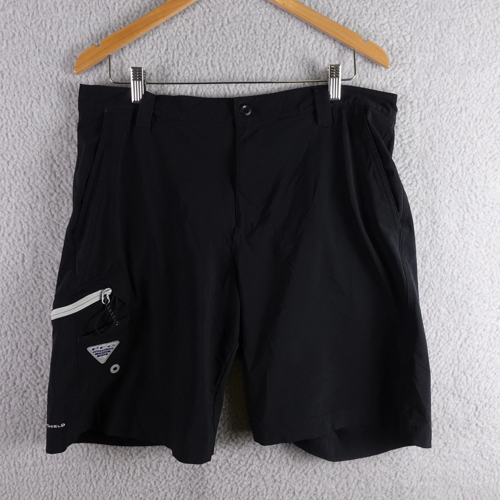 Columbia PFG Omni-Shield Mens Fishing Shorts Black Size 36W 10 Inseam Cargo
Opens in a new window or