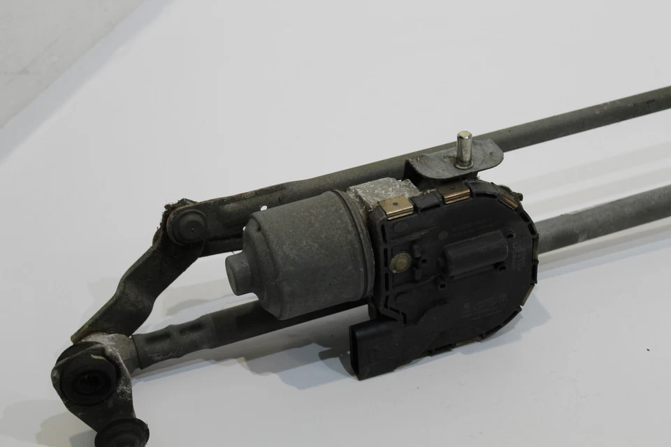 Motor e mecanismo de limpador de para-brisa VW Golf Mk6 5K2955119 5K2955023 - Imagem 3 de 4