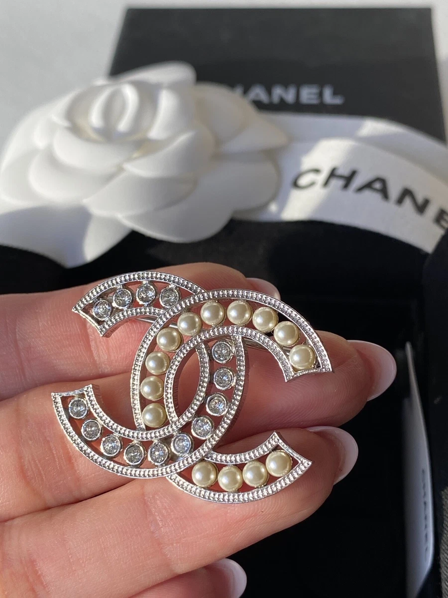 CHANEL 2018A SILVER CC LOGO WHITE CRYSTALS and PEARLS BROOCH TINY SMALL PIN