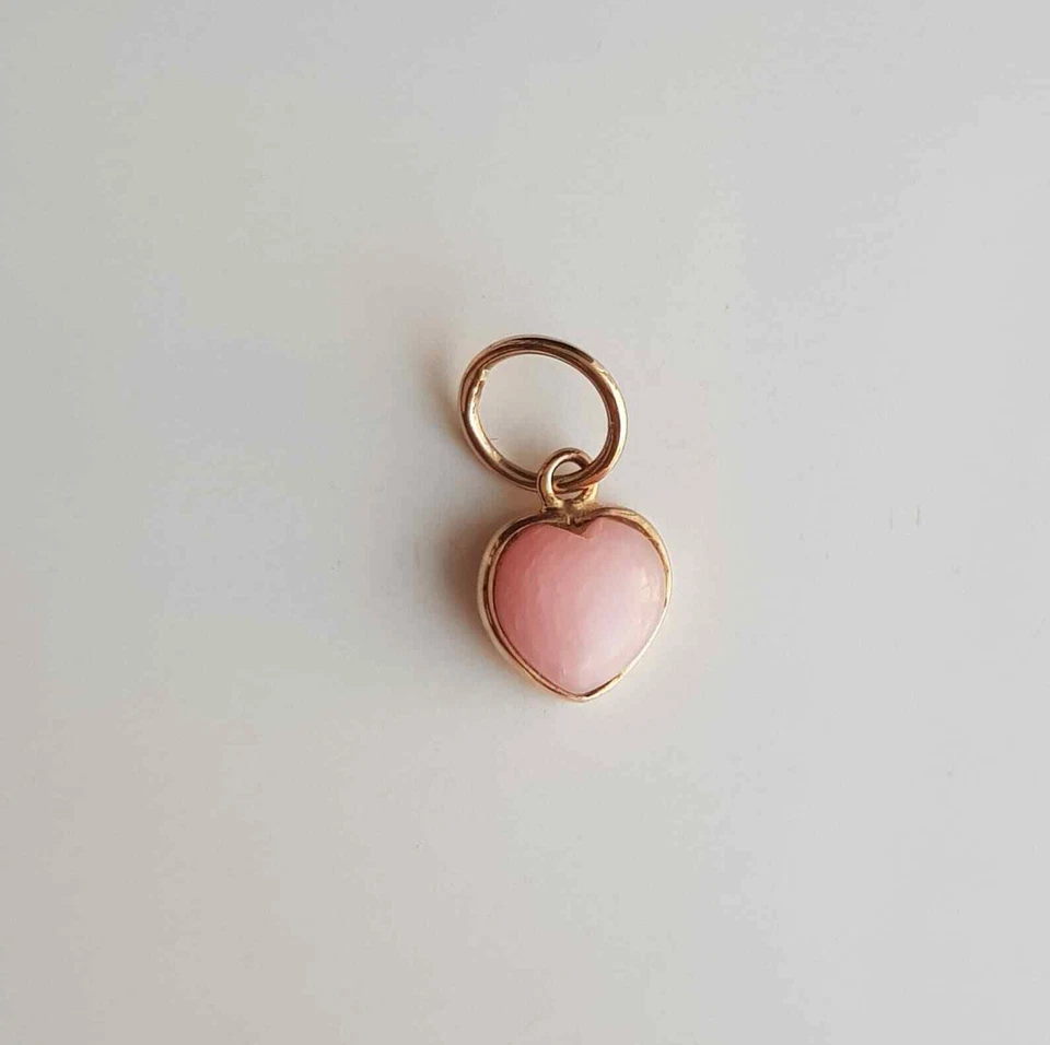 Colgante de piedras preciosas naturales hecho a mano con dije de ópalo rosa corazón oro macizo de 18k Foto 4 de 4