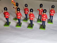 Lot of eight metal soldiers England Britains