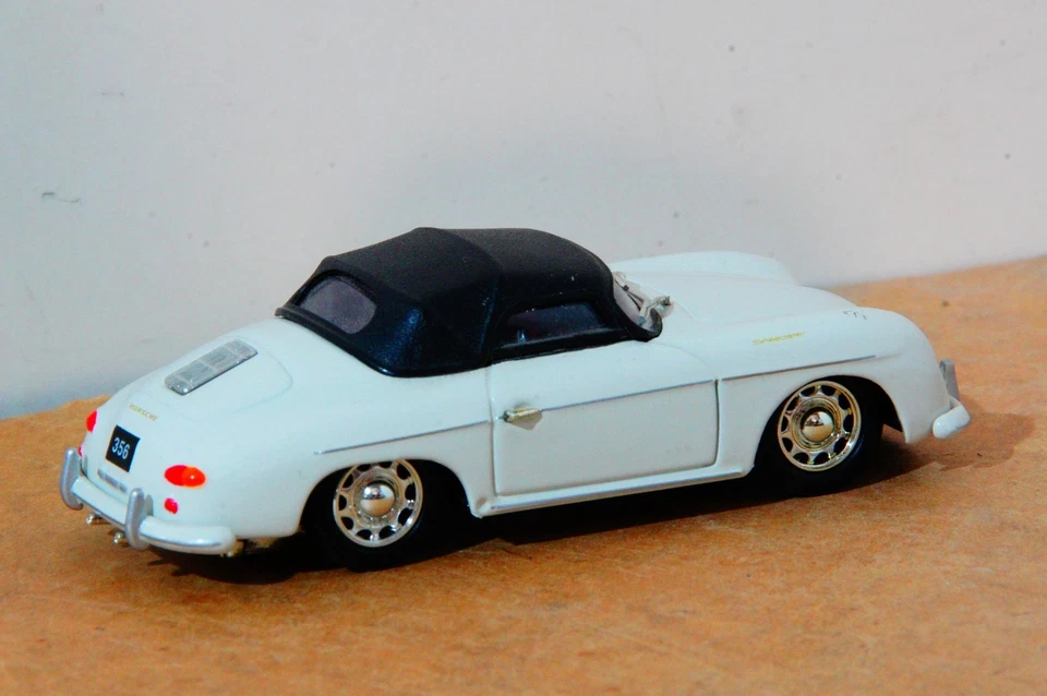 1/43 SCALE DIECAST MODEL, CORGI, 1956 PORSCHE 356-A SPEEDSTER. Excellent cond. - Image 2 of 4