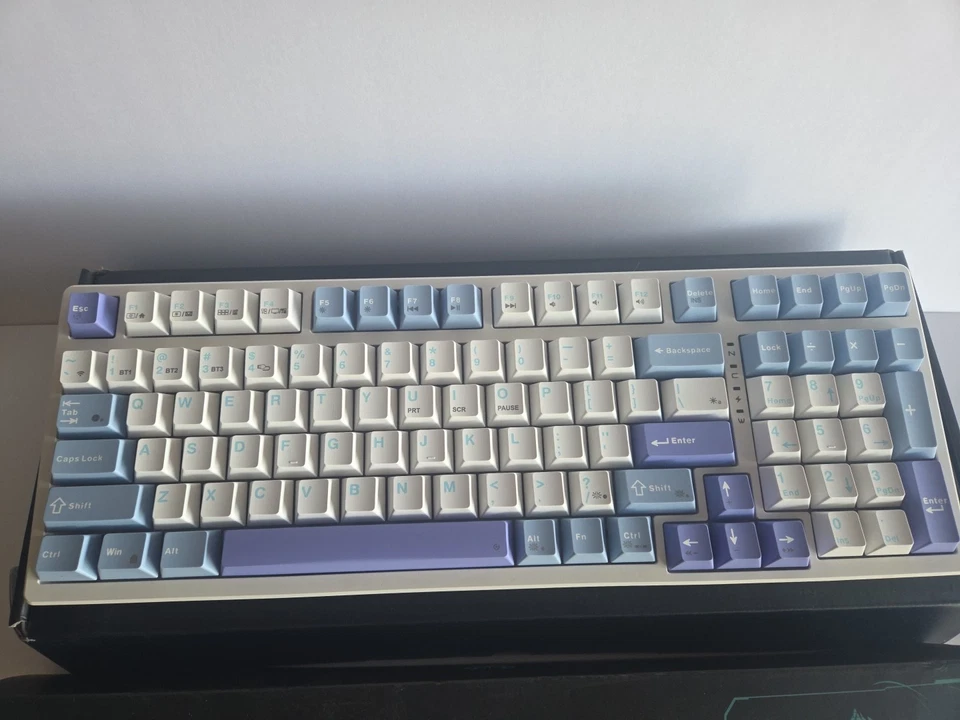 AULA F98X RGB Magnetic Switch Gaming Keyboard 2.4G/BT5.0/Wired, White/Blue/Purpl - Image 2 of 4