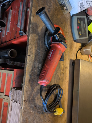 HILTI DAG 500-D Angle Grinder, Concrete Grinder 