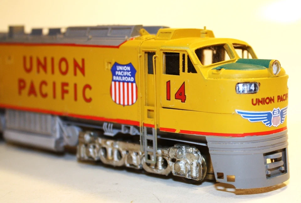HO scale Unbranded Union Pacific 3 unit GTEL - Image 3 of 4
