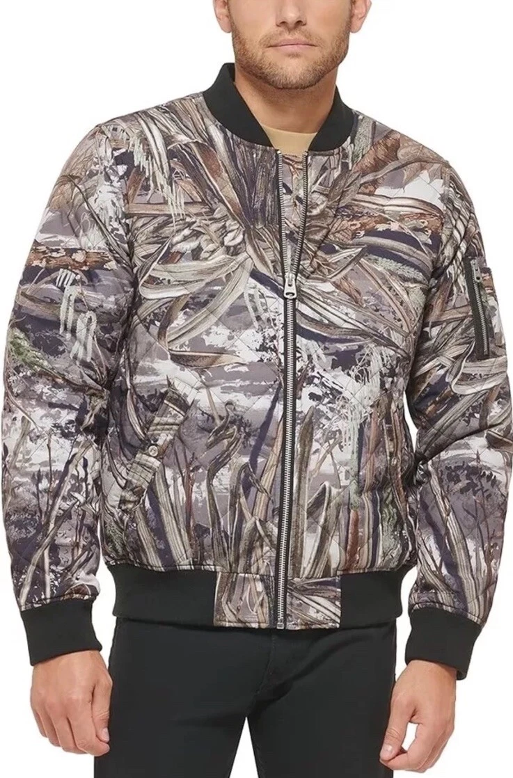 Levis 4-WAY Stretch Diamond Quilted Bomber Jacket Real Tree Size XL NWT $225
Opens in a new window o