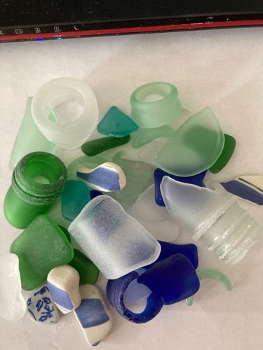 BULK OF CULTURED TUMBLED SEA GLASS AND POTTERY - Picture 2 of 3