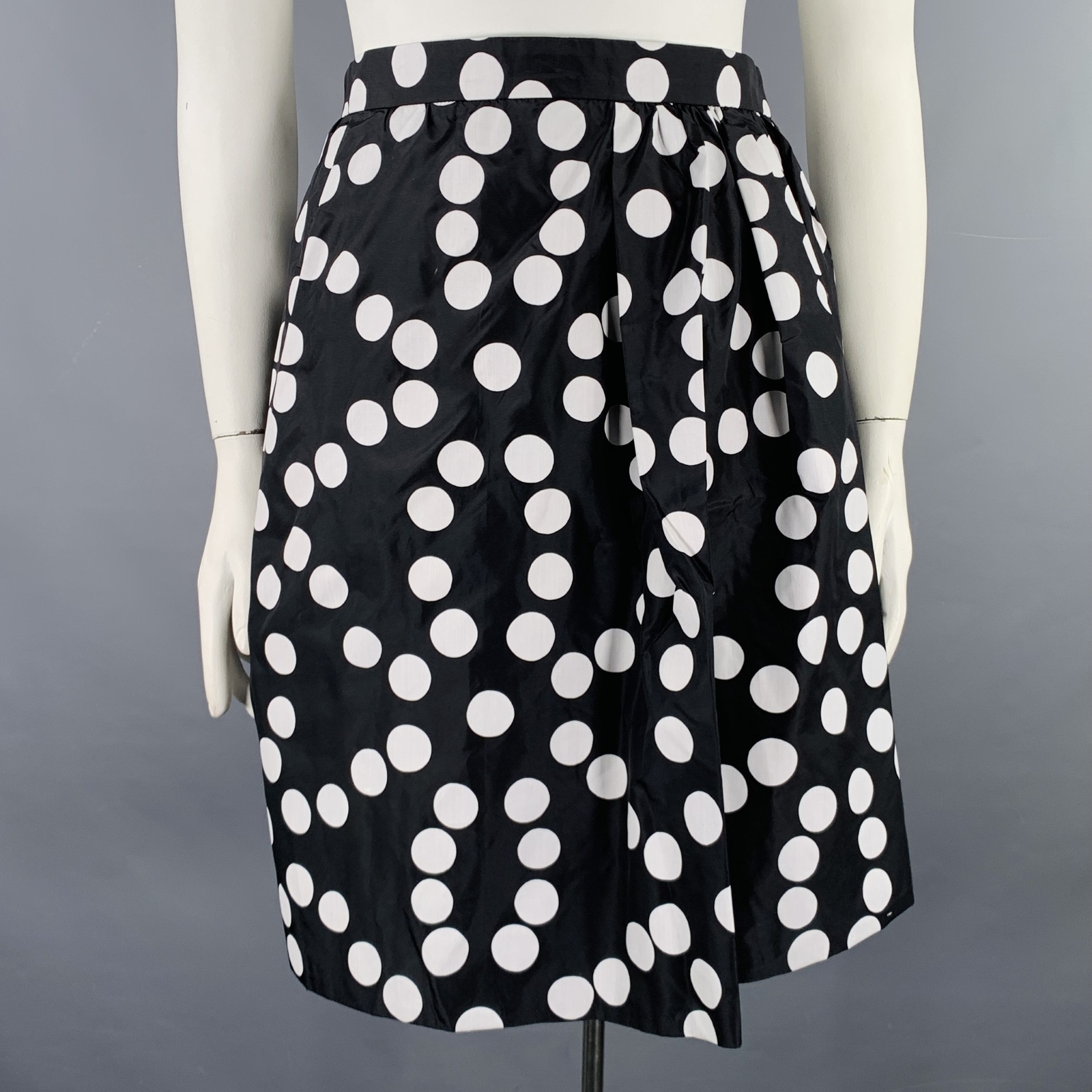 AKRIS Talla 12 Blanco y Negro Seda Lunares Falda Tipo Pareo