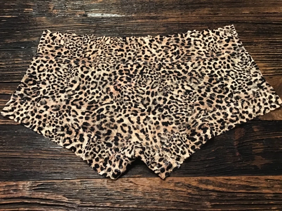 Nuevo con etiquetas Pantalón Corto Victoria's Secret Encaje Guiño Niño Panty Estampado Leopardo Talla M Foto 2 de 4