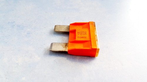 D3902 Sicherungen 32V  40A Volkswagen Golf DE1007816-04