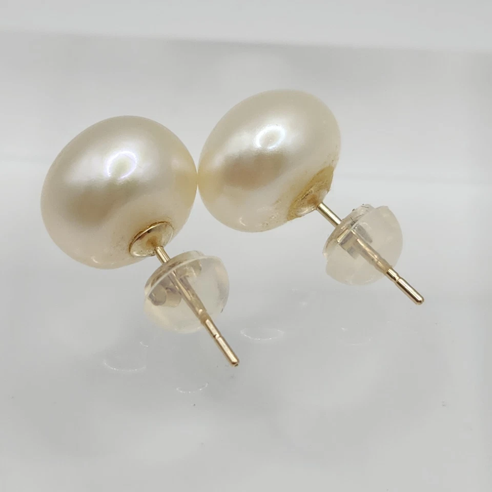 Aretes de oro amarillo de 14K con perlas cultivadas genuinas de 9x9 mm, piedra de nacimiento de junio Foto 2 de 4