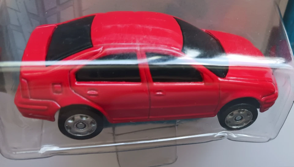Volkswagen VW Jetta 1990's Mk 4 Version RED Maisto 1:64 Diecast New on Cut Card. - Image 3 of 4