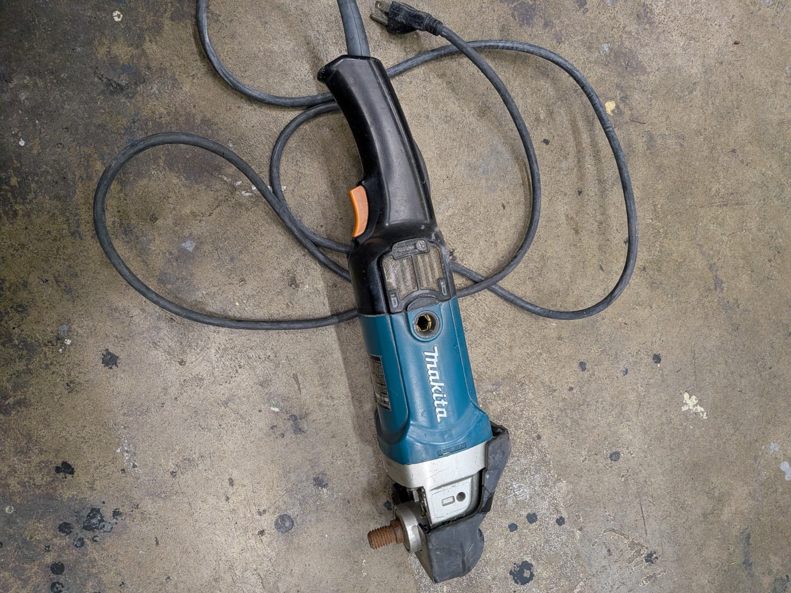 Makita 9237C 7" Buffer Polisher 10 Amp Corded Electric Varia