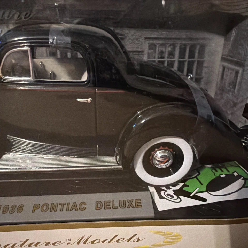 1:18 Die cast Signature 1936 Pontiac  Deluxe - Image 2 of 4