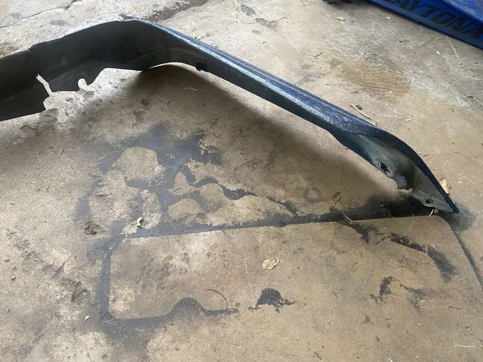 JUEGO CENEFA INFERIOR PARACHOQUES TRASERO MERCEDES BENZ R107 560SL 380SL 450SL ORIGINAL Foto 4 de 4