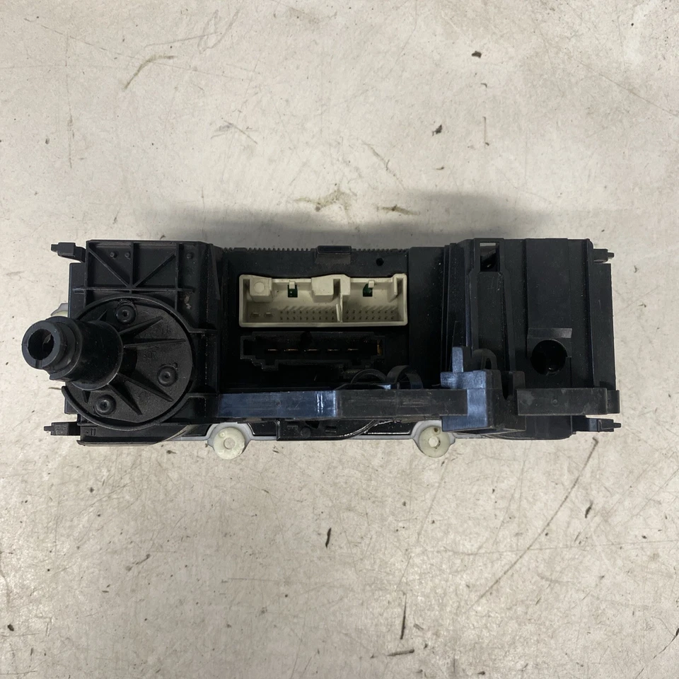 PAINEL INTERRUPTOR CONTROLE CLIMÁTICO AQUECEDOR DE GOLFE VOLKSWAGEN 2005 - Imagem 2 de 3