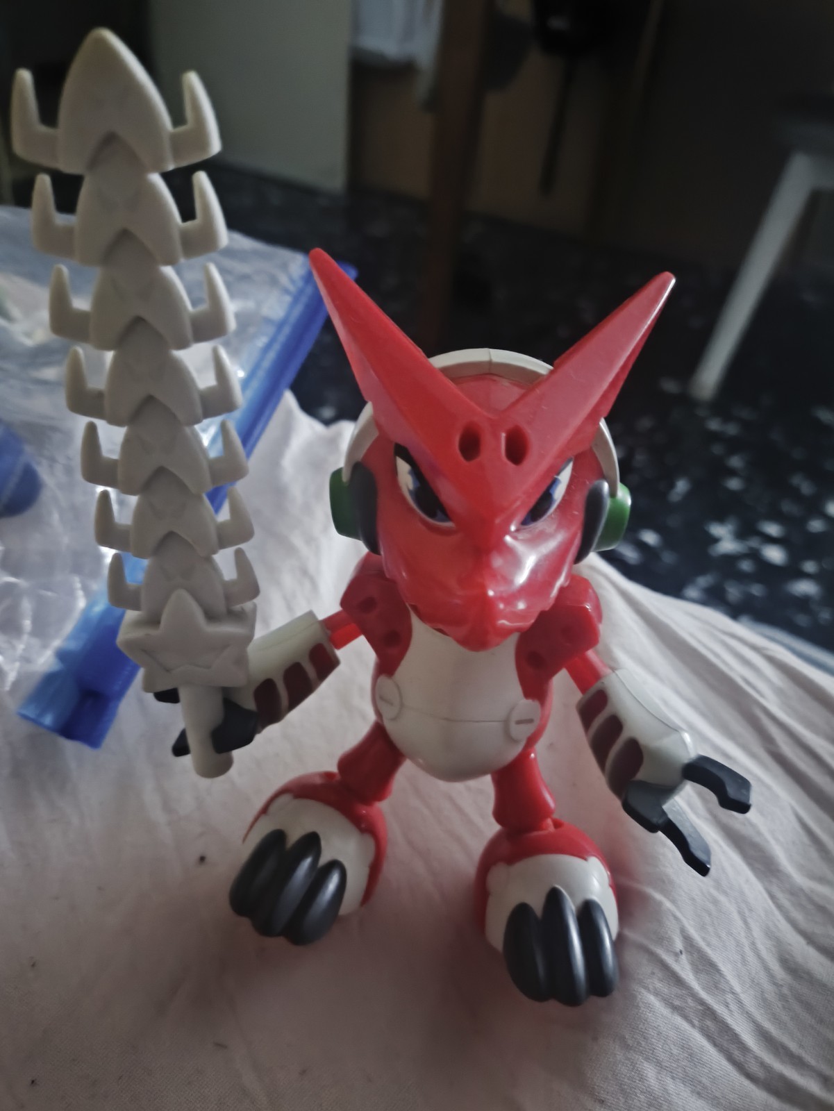 Digimon Shoutmon Action Figure articolata 10 cm con accessorio arma