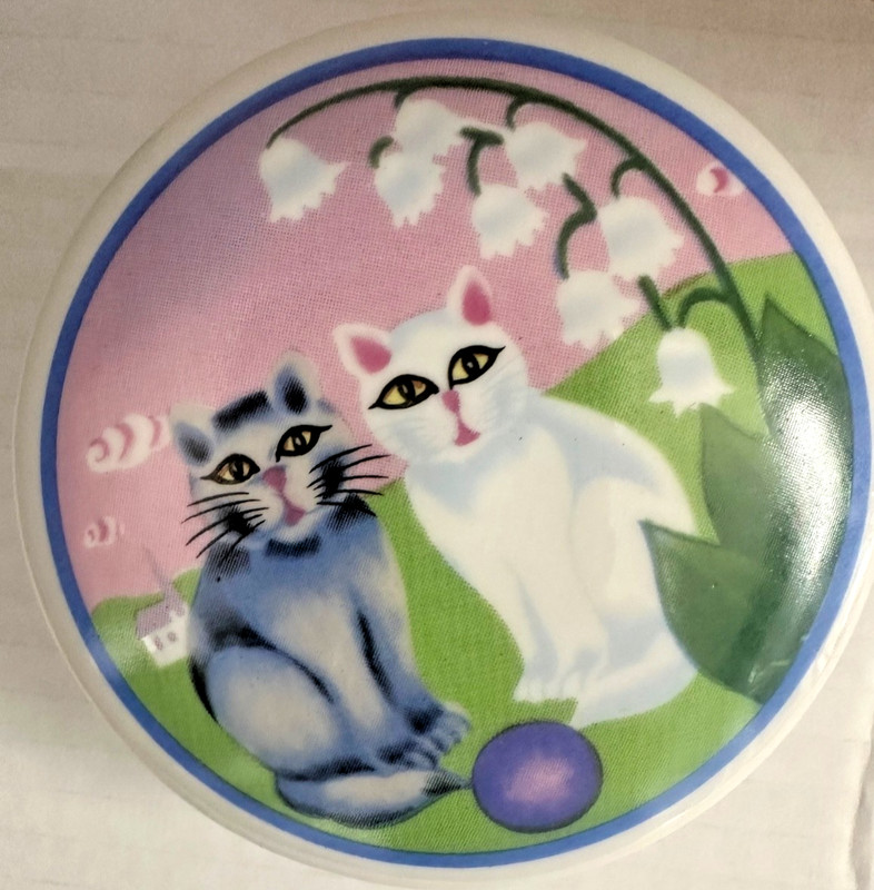 Vintage Two Cats outside With Flowers & pink skies - White Ceramic Trinket Box