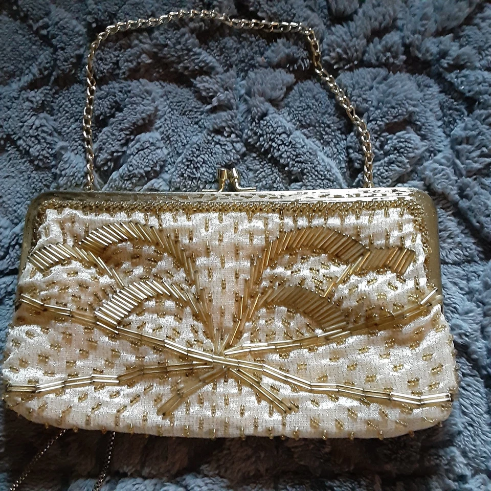 LOTE VINTAGE DE BOLSAS DE NOITE COM LANTEJOULAS E MIÇANGAS uma Whiting Davis - Imagem 2 de 4