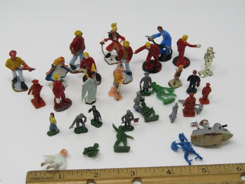 33 Vintage Small Toy Figures Metal and Plastic Gas Station Workers Captain Hook - Picture 12 of 12