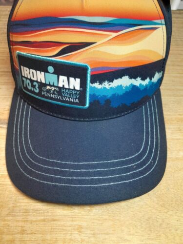 Cappello da corsa Happy Valley PA Ironman 70.3 Finisher Triathlon Race Performance - Foto 7 di 14