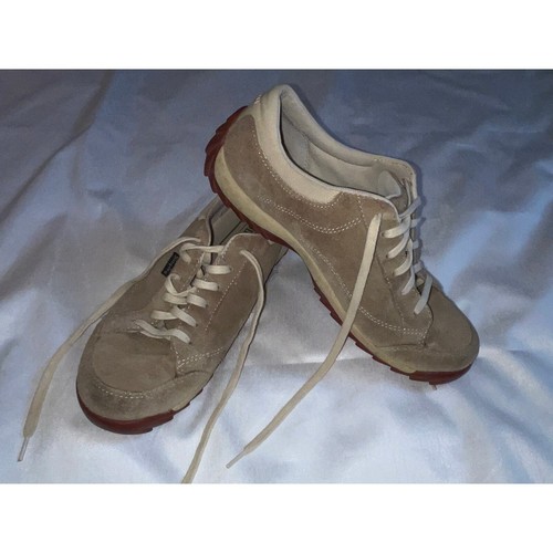 Simple New Vintage Suede Sneakers - Size 8