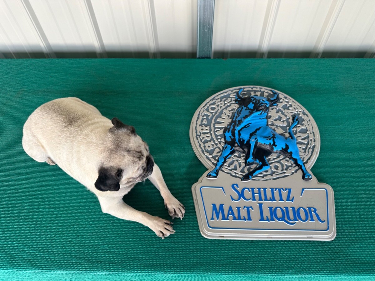 Vintage 1980 Schlitz Malt Liquor Beer Blue Bull Advertisement Sign
