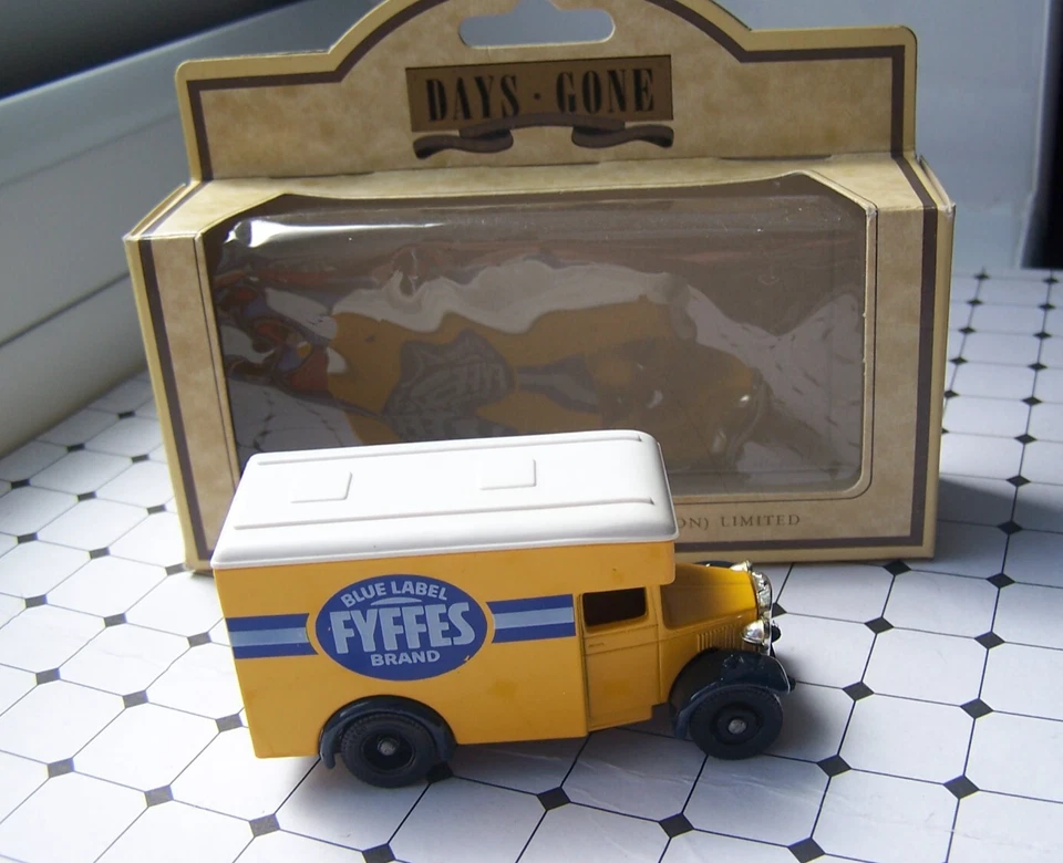 LLEDO, DENNIS VAN, FYFFES BANANAS, , BLUE LABEL BRAND, DIE CAST MODEL, VINTAGE - Image 2 of 4