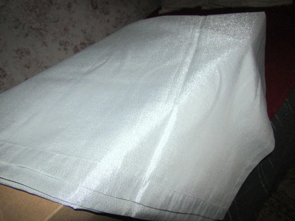 Festliche Tischdecke in Silber, 135 x 150 cm, 100% Polyester, 40° waschbar