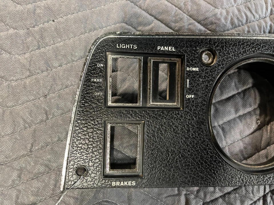 Cargador Rallye 1970 tablero bisel muy bonito necesita menor esquina derecha fijación carrocería B 70 Foto 2 de 4