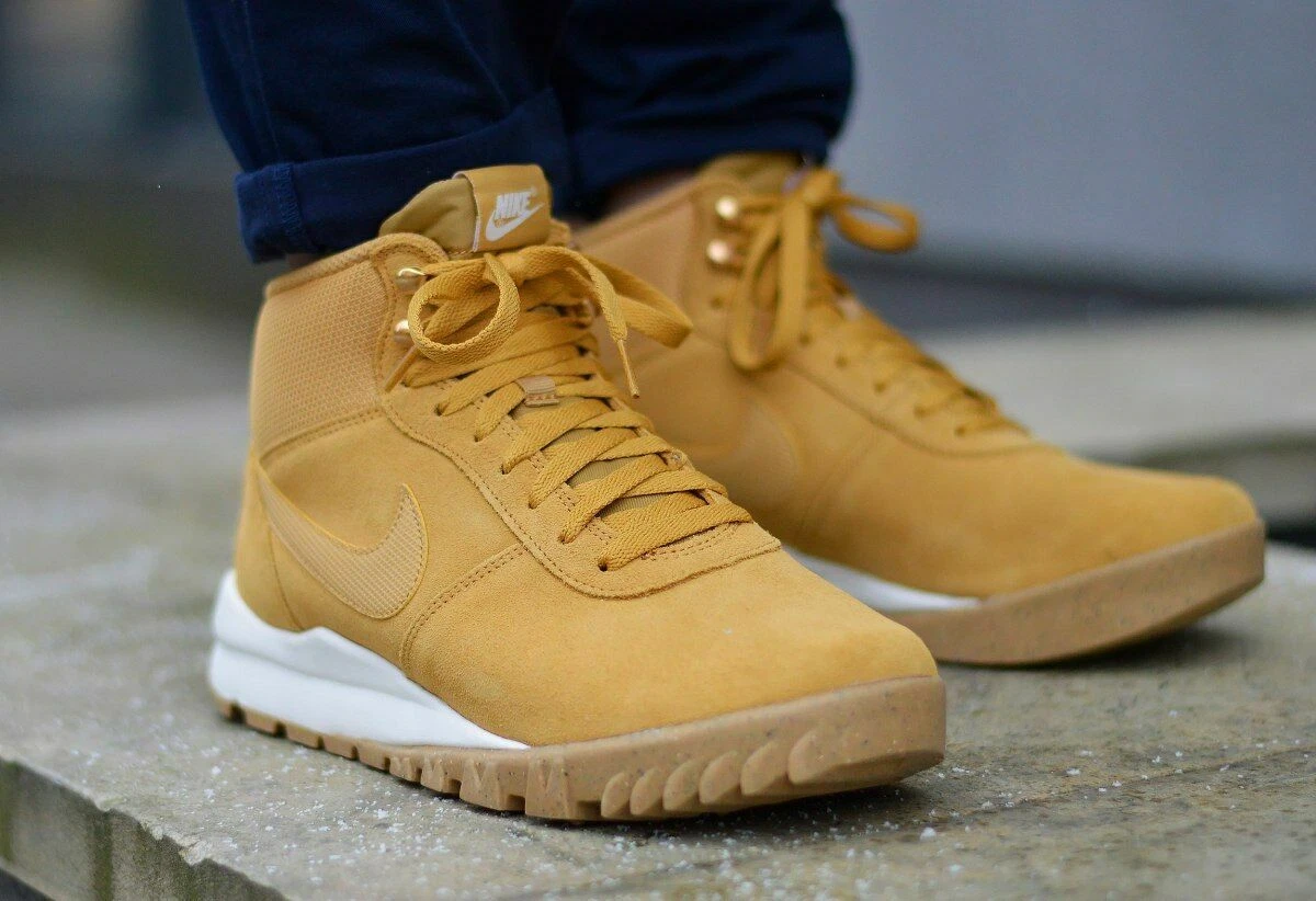 Nike Hoodland Suede 654888 727 Haystack Sail Gum Light Brown New