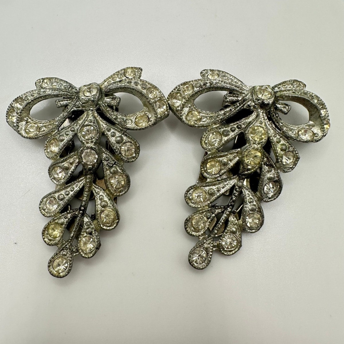 1930s antique Art Deco set 2 silver tone bows clear rhinestones dress clips View 2