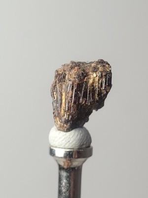 Painit Kristall ein seltenes Erdmineral sehr sammelwürdig (8,3ct)