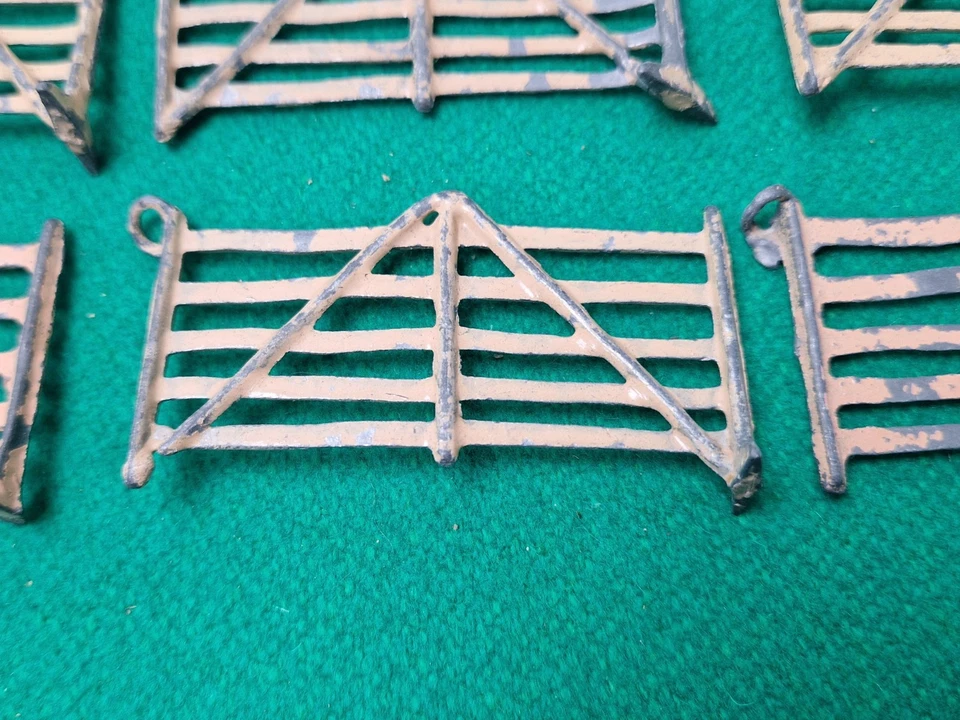 20 x Accesorios de granja cercas de metal pintado vintage 1:32 de Gran Bretaña Foto 2 de 4