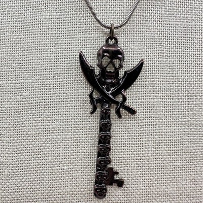 アクセサリー THIRTEEN DESIGNS key pendant skull spade Vintage Y2K Silver Tone Snake Chain Pirate Skull Key Pendant