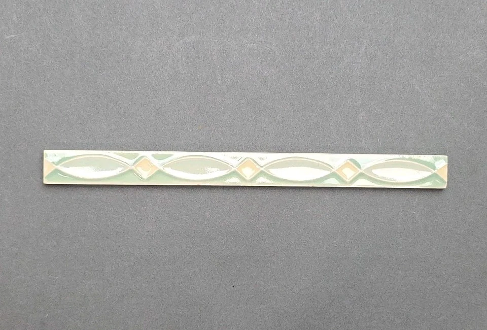 Azulejo de cerámica The Mosaic Tile Company década de 1920 verde menta y blanco Art Deco/pescado Foto 2 de 4